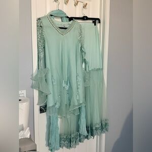 Exclusive Inn Pakistani/Indian Outfit